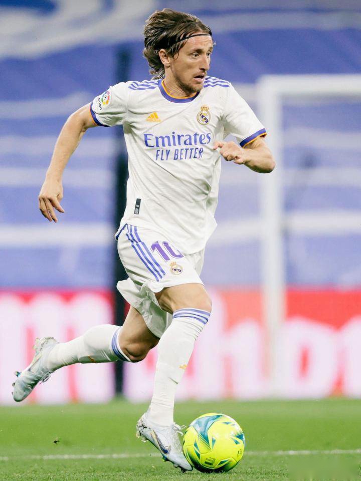 稳得可怕！胡金秋9中8高效拿下19分5板1帽 第三节10分